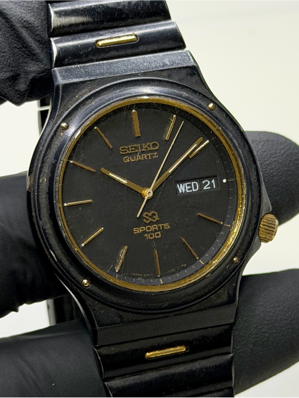 Seiko Sports 100 SQ 6923-7069 Day-Date Black Dial Two-Tone SS 37mm Men’s Watch